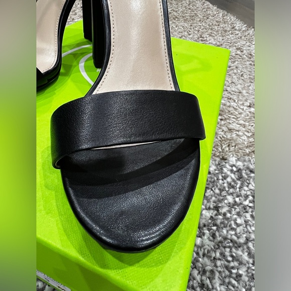 Sam Edelman Yaro Sandal - Picture 4 of 11